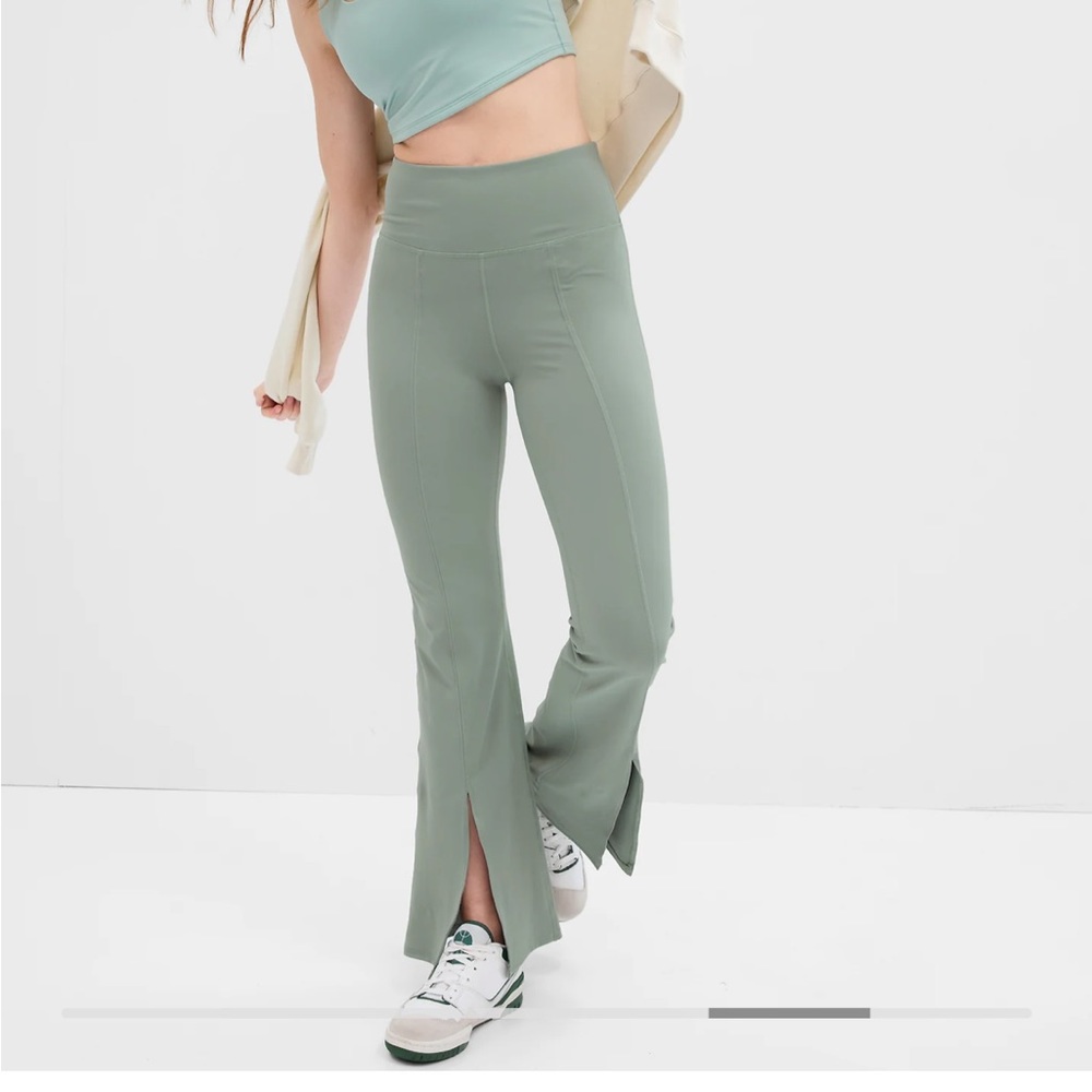 GapFit Sky High Studio Split Flare Leggings